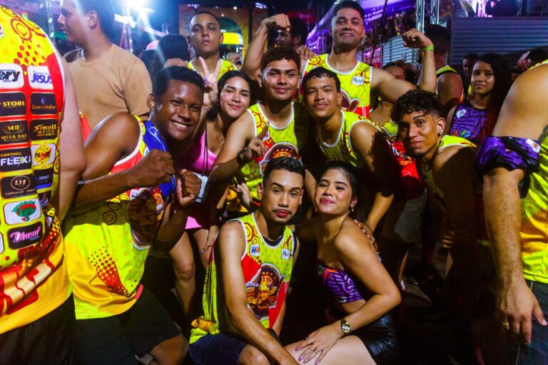 Última noite do Carnaval de Santana 2025 terá show nacional da banda Babado Novo neste sábado (8)