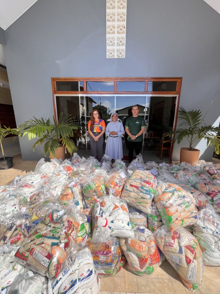 Doação de alimentos arrecadados na 1ª Corrida da Juventude fortalece ação solidária